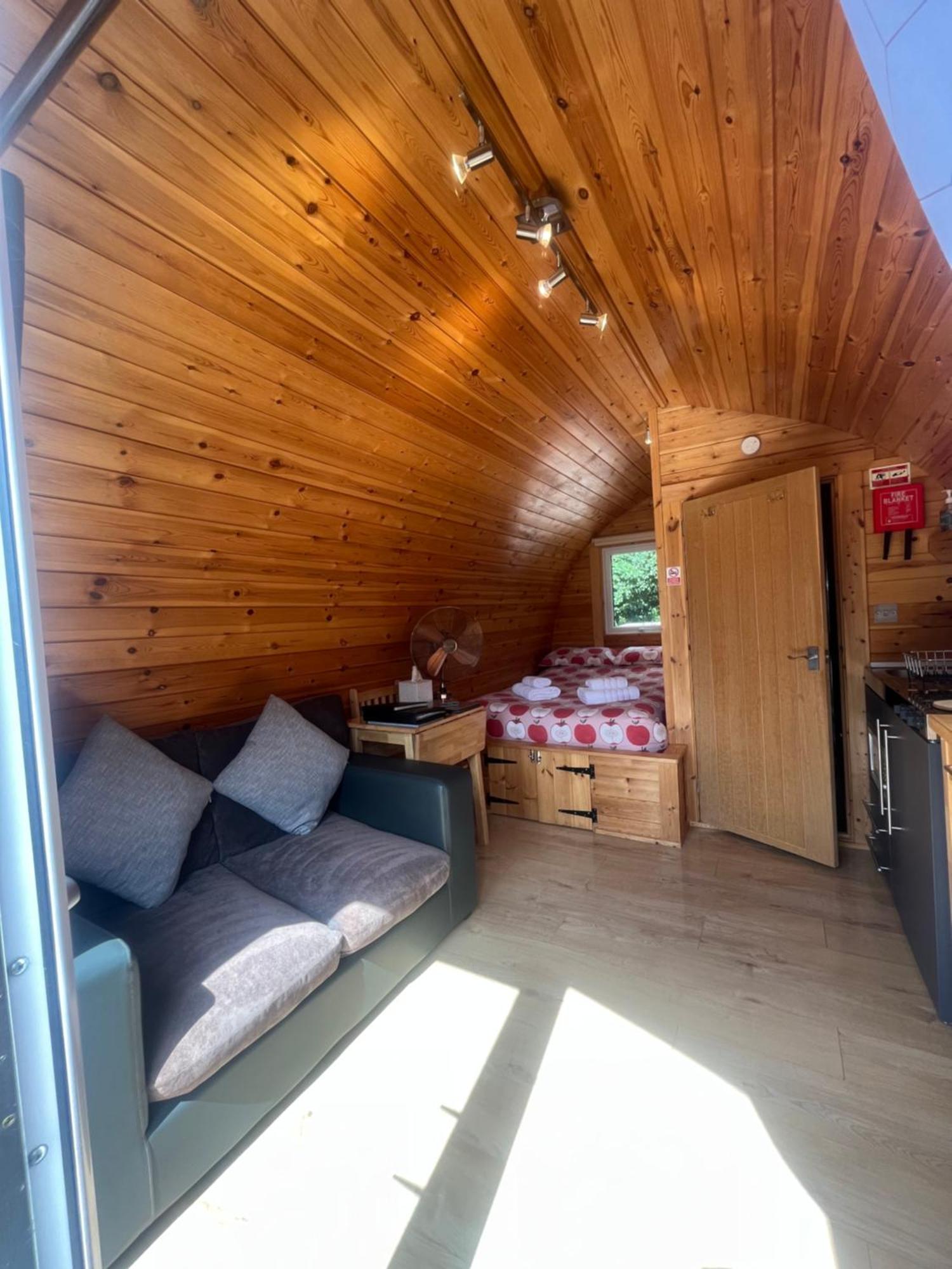Conifer Cabins Fort William Esterno foto