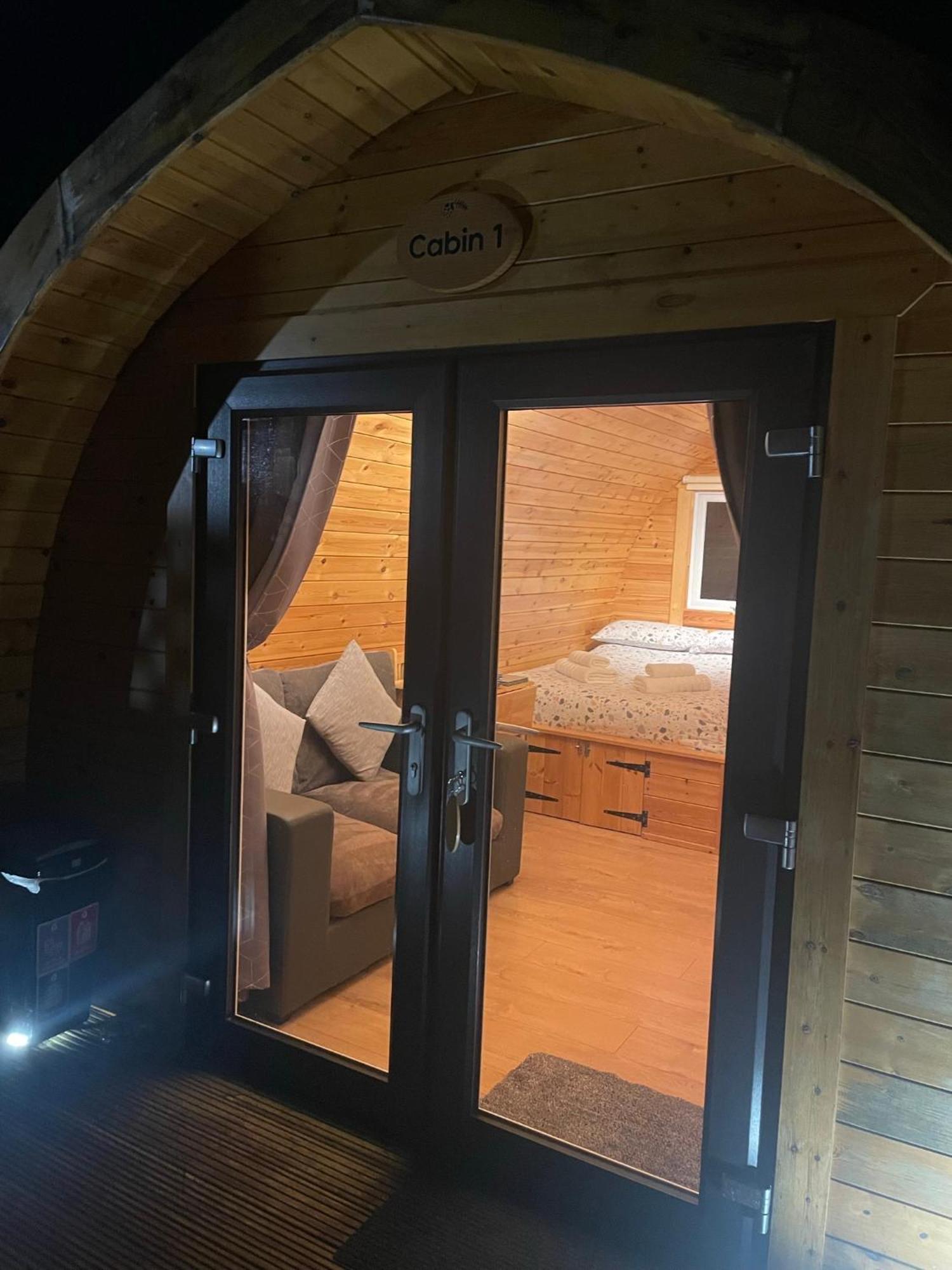 Conifer Cabins Fort William Esterno foto