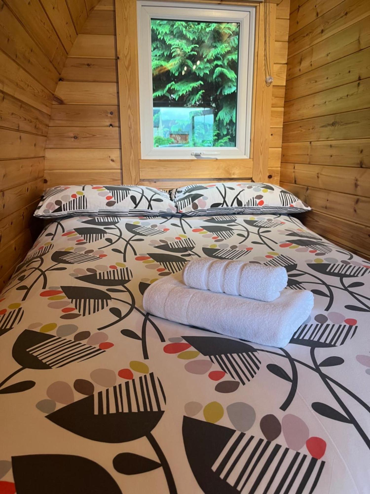 Conifer Cabins Fort William Esterno foto